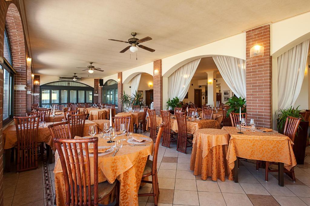 Hotel Parco Delle Cale Пунтоне-ди-Скарлино Экстерьер фото